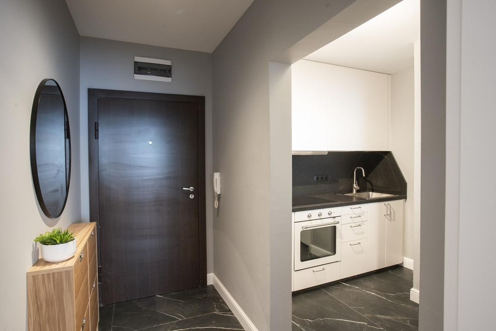 Дава се под наем Двустаен апартамент в София, Младост 4 - 76 кв.м за 900 € - Снимка #1