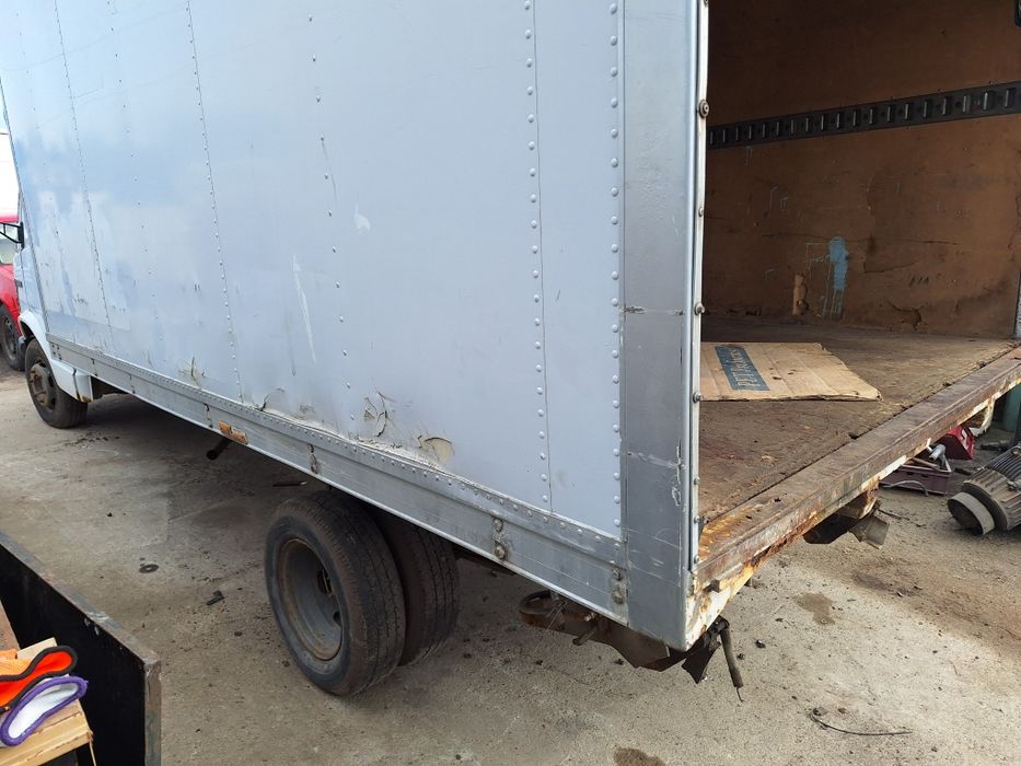 Алуминиев фургон за склад с размери 4.00 на 2.20 на 2.40 висок