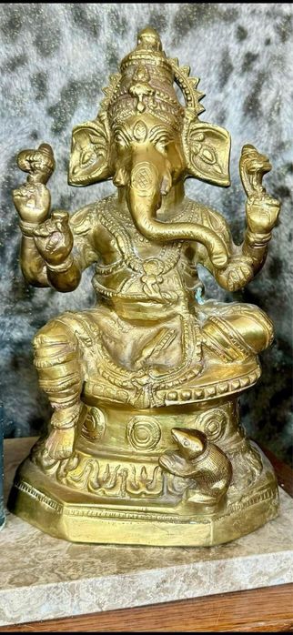 Огромен бронзов Бог Ганеш
