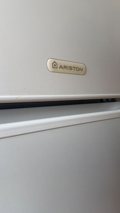 Холодильник ARISTON