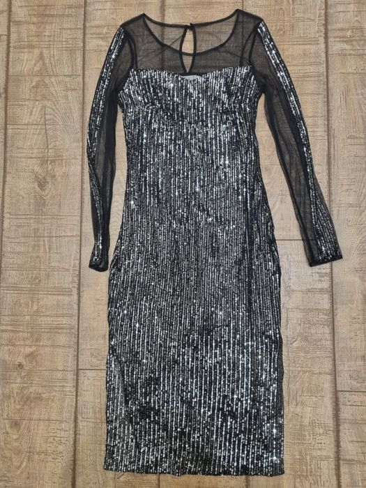 Елегантна рокля с пайети