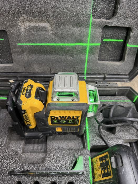 Лазерен нивелир Dewalt dce089g