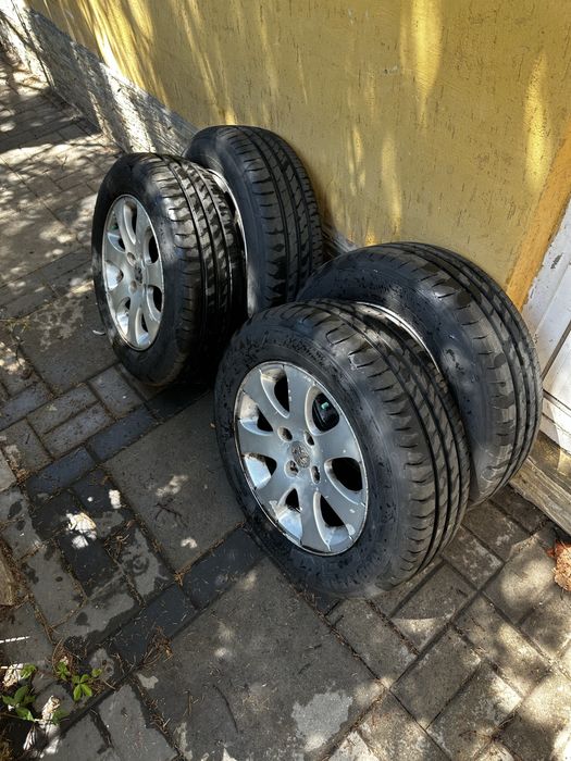 Anvelope Goodyear cu jante aliaj 15