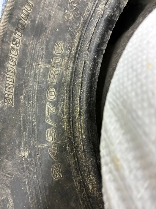 Шины Bridgestone 245/70 R16 3 колеса