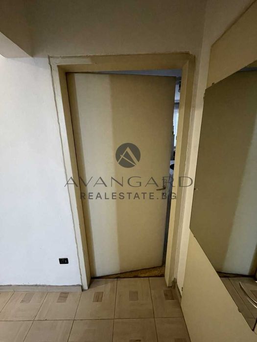 Продава се Четиристаен апартамент в Пловдив, Изгрев - 110 кв.м за 733 €/кв.м - Снимка #16