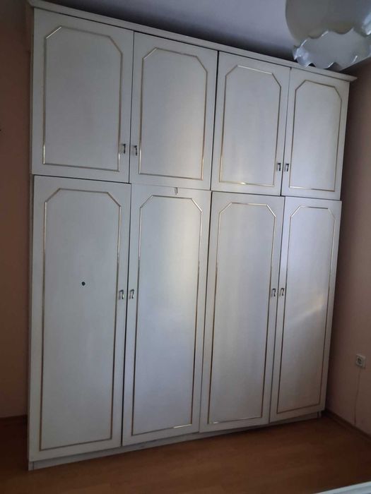 Продаваме обзавежане - спалня, маса с 4 стола, холова гарнитура, единично и двойно легло