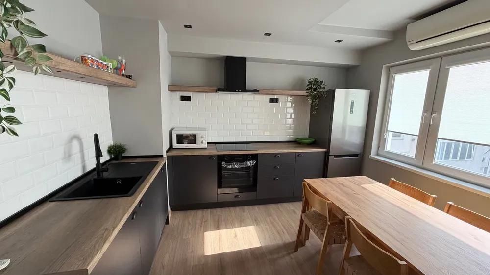 Двустаен апартамент в района на Цветен квартал!