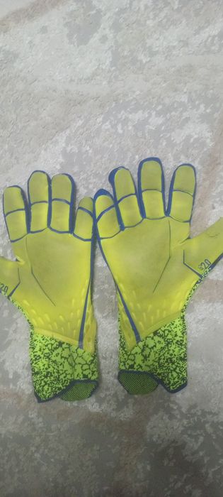 Перчатки вратарские