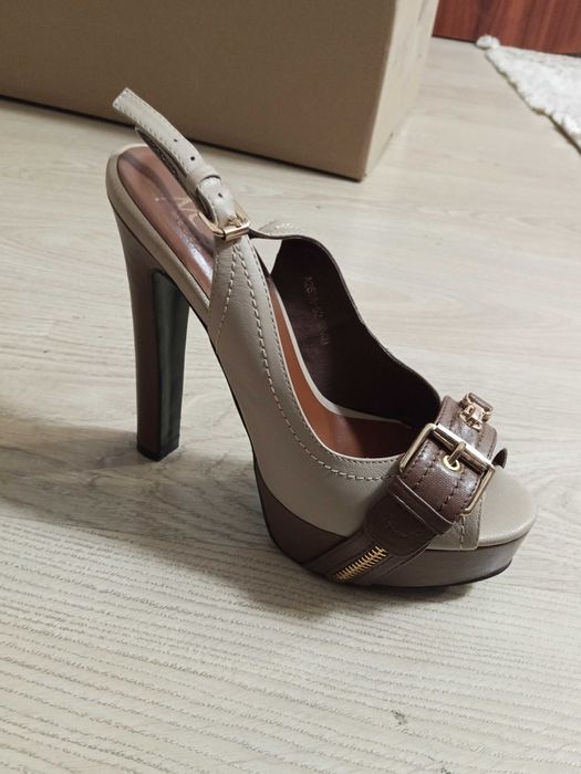 Босоножки женские