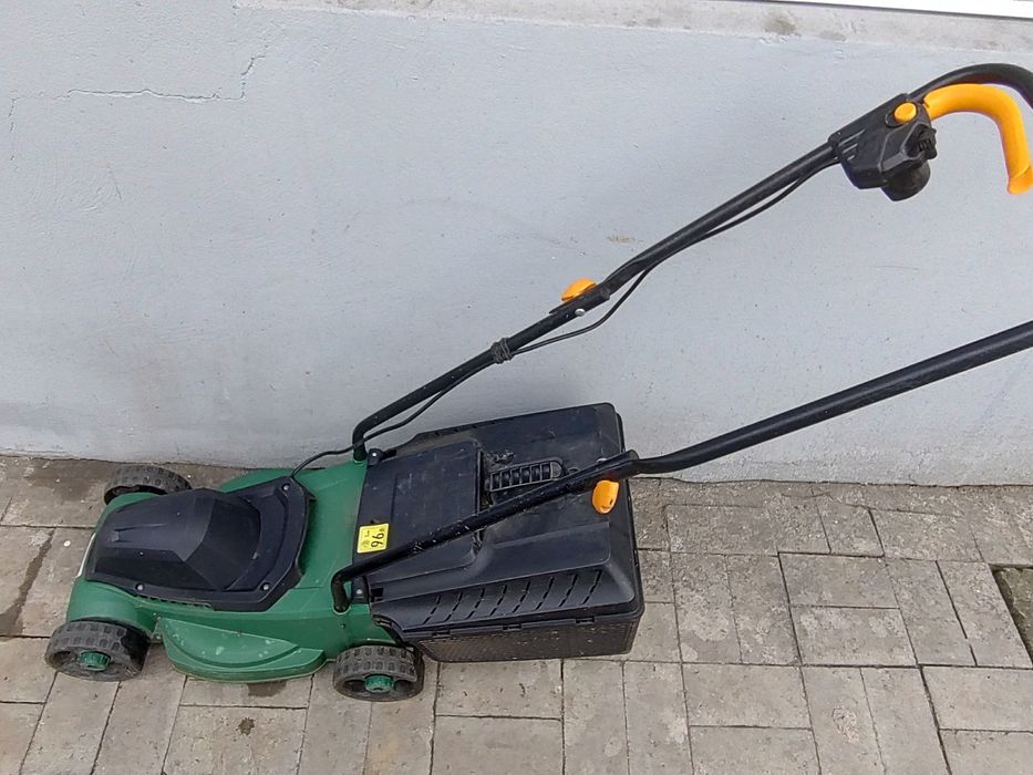 Mașină electrică de tuns gazonul