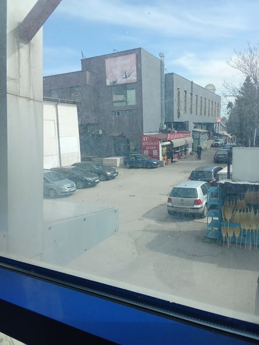 Отдавам под наем магазин/ офис/ студио  на Кооперативния пазар в кв.Люлин 3, гр София
