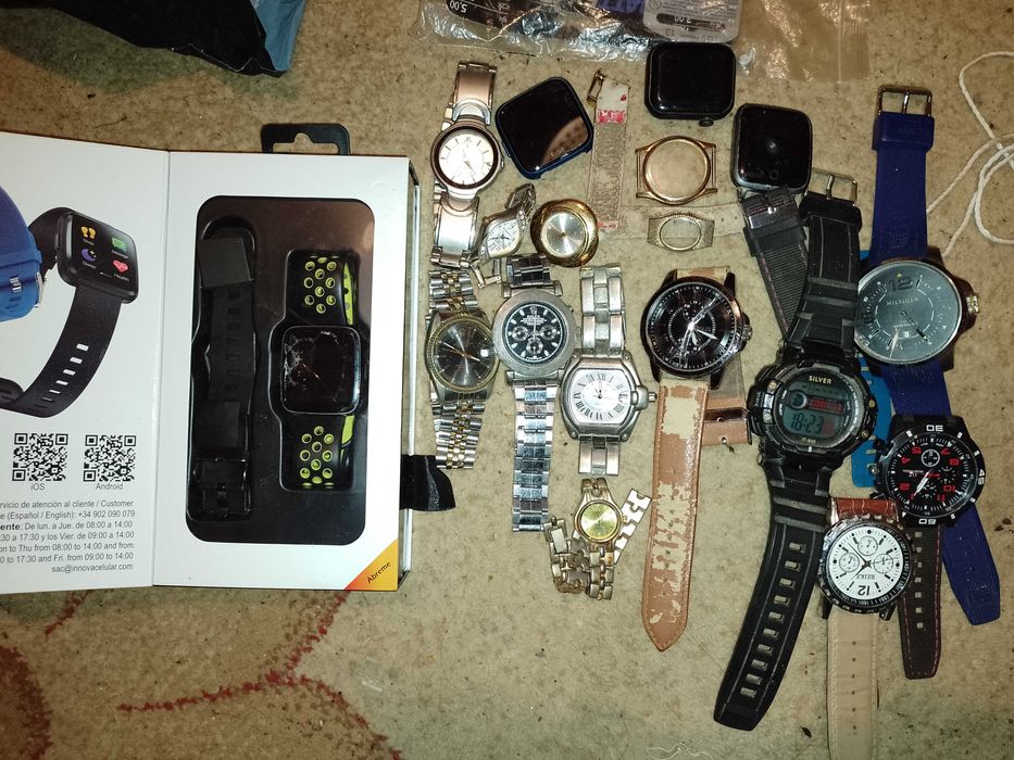 Ceasuri defecte pentru piese unele funcționale