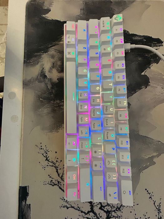 Tastatura qwertqhey si mouse de gaming noi!