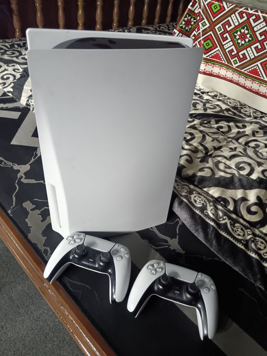 PlayStation 5 в отличном состоянии
