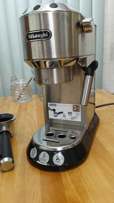 Кофеварка Delonghi EC680