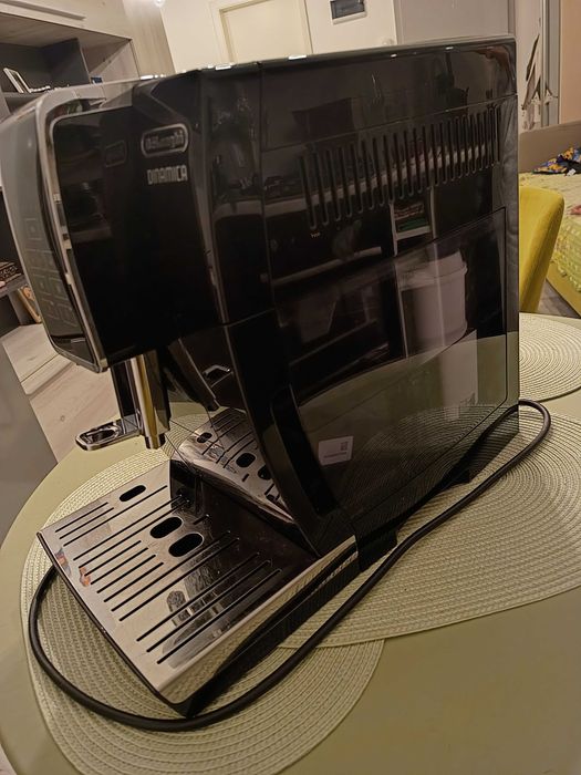 Vând espressor DeLonghi dinamica