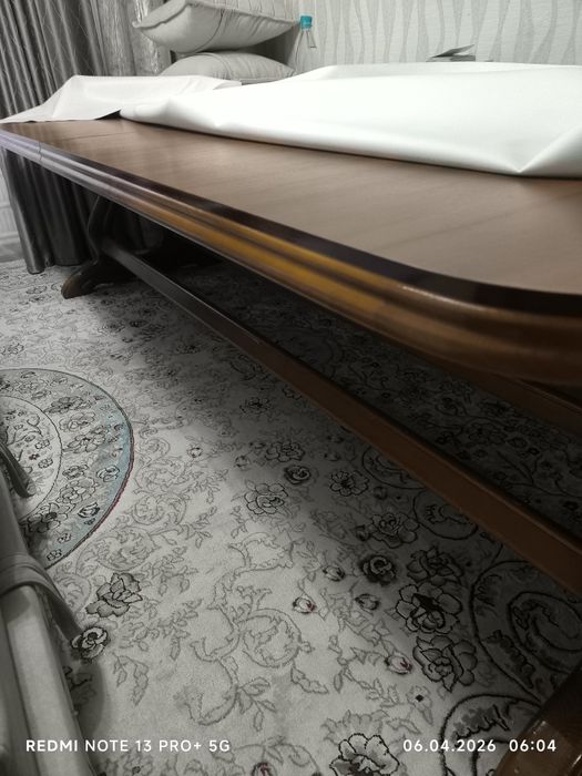 Стол для гостинный