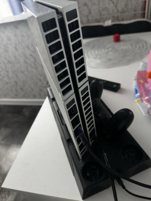 PlayStation4 500 gb с 7 игри