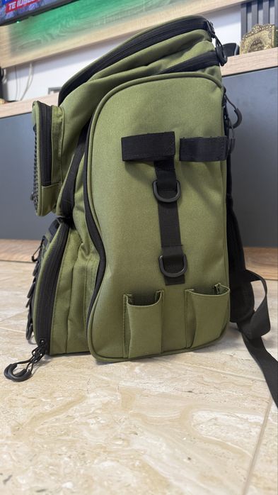 Vand rucsac de pescuit bine compartimentat