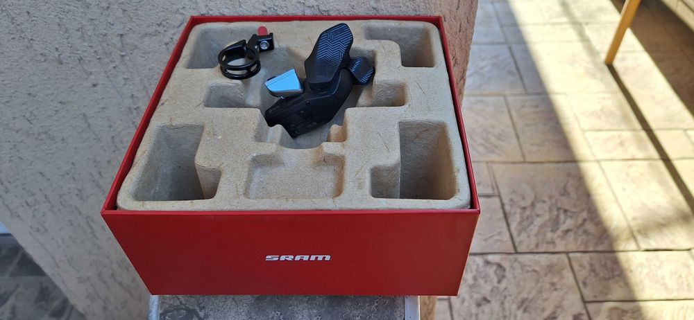 Vând SRAM AXS Rocker Paddle Shifter