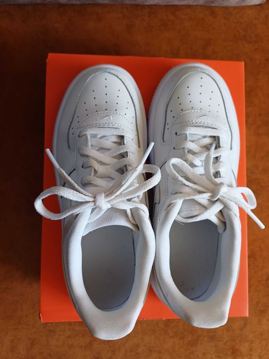 Маратонки Nike, бели