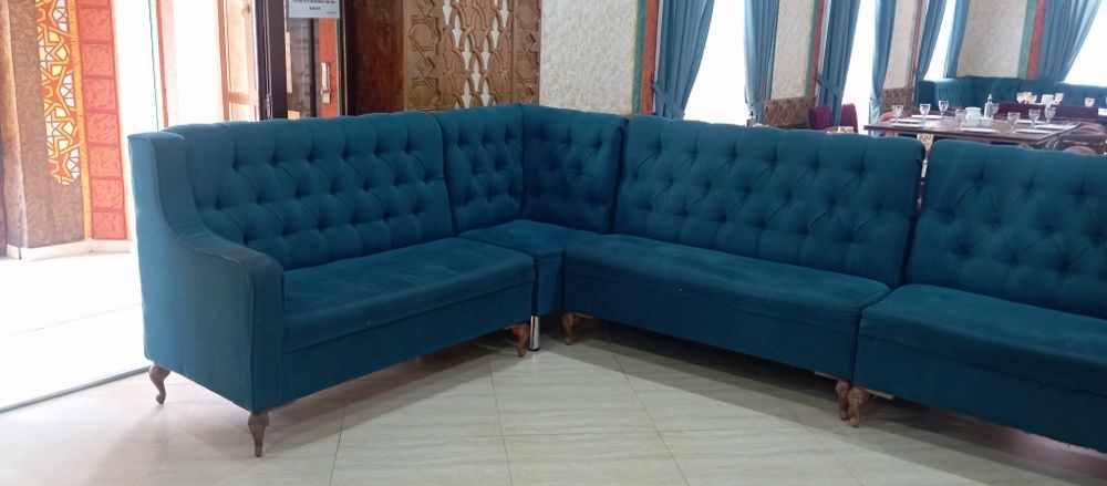 Угловые диваны для кафе