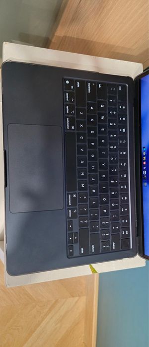Продаван Macbook M2 .Перфектен без забележки.