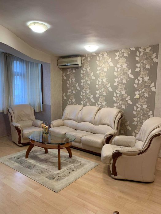 Дава се под наем Тристаен апартамент в Бургас, Възраждане - 70 кв.м за 459 € - Снимка #1