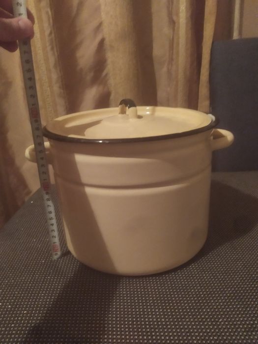 Продам кастрюлю эмалированную