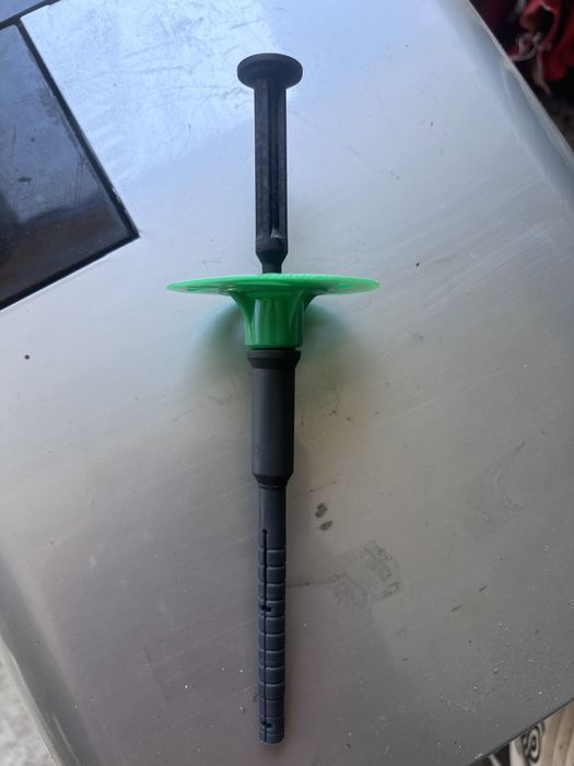 Dibluri de izolatie cu cui metalic