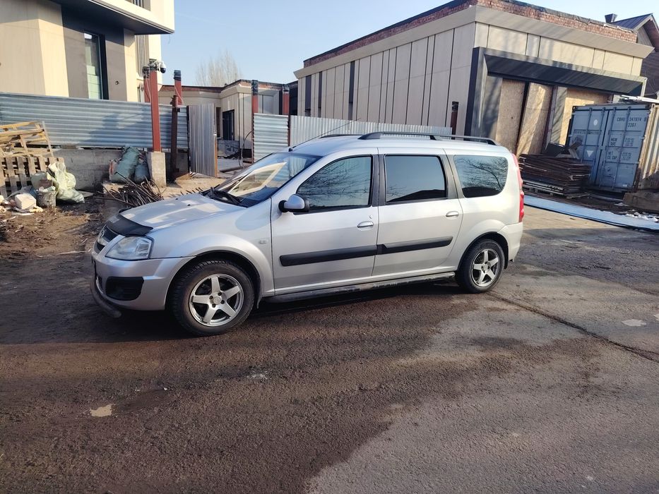 Лада ларгус. 2015 год. 2 хозяин. 1.6 Рено 16 кл.