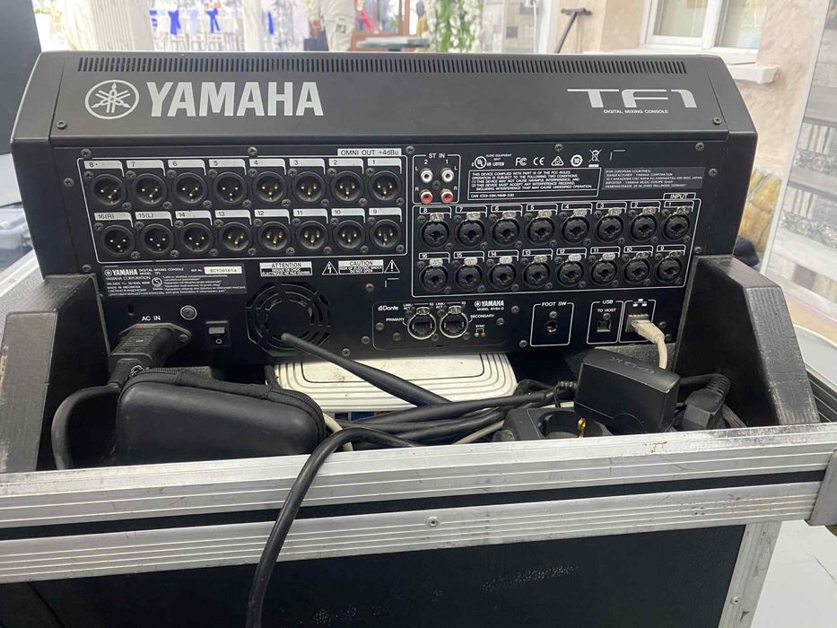 Продавам Yamaha TF1 + масивен кейс