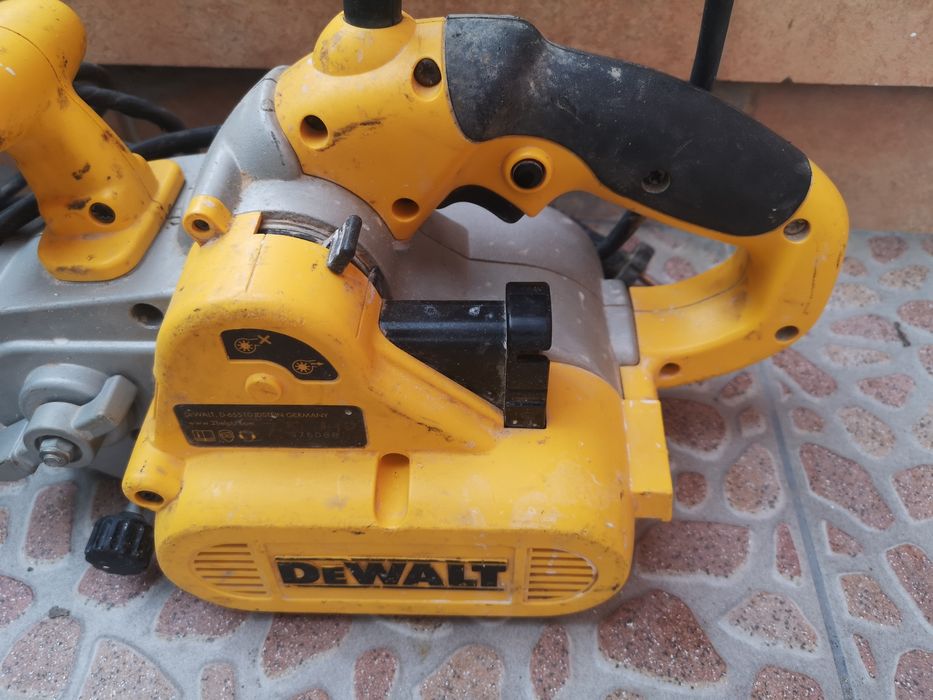 Лентов Шлайф De Walt dw433 800Wat 259/427м/s