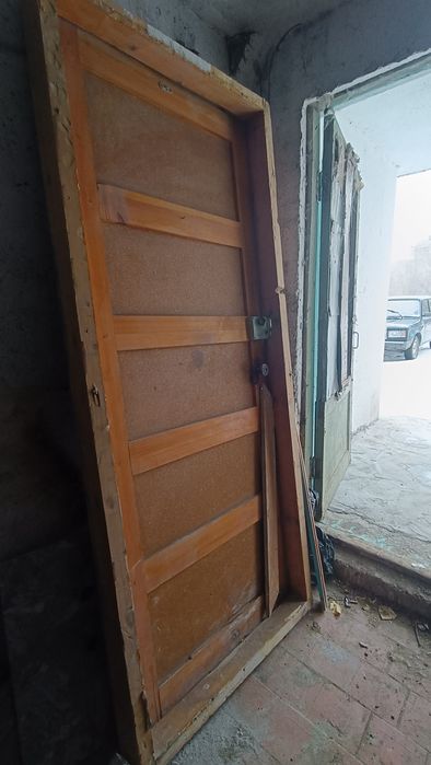 Входная дверь деревянная