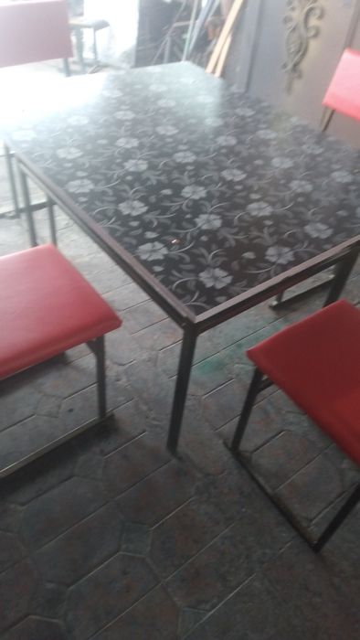 Продаётся стол и стуля