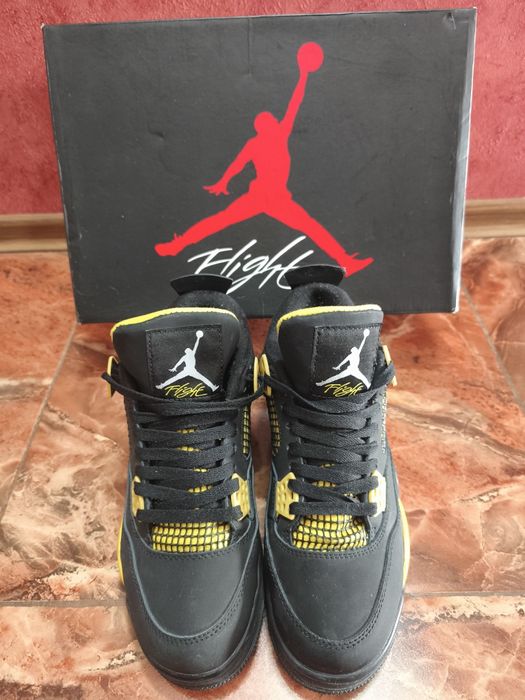 Air Jordan 4 Retro “Yellow Thunder”