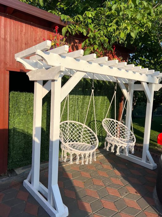 Pergola din lemn solid cu 2 leagane