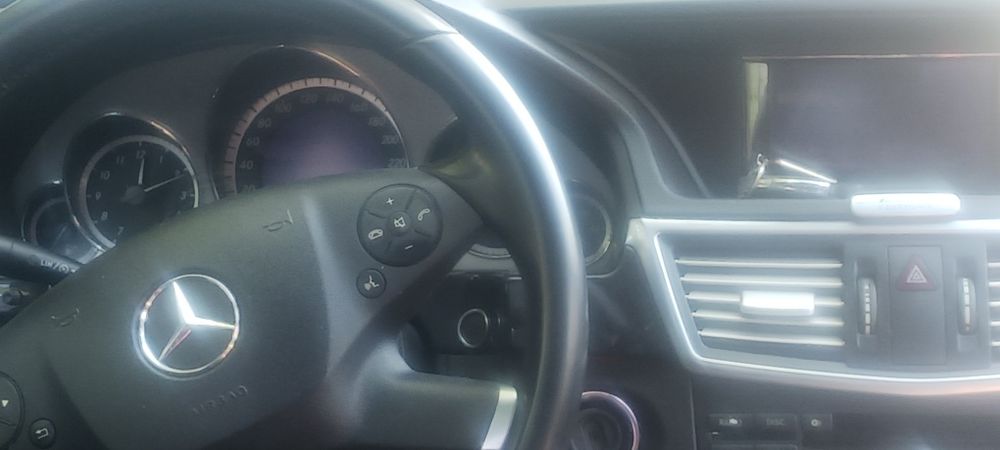 Mercedes e 220 stare bună 200 cp