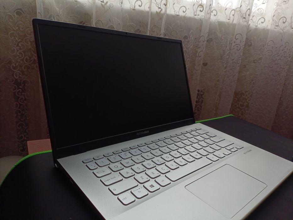 Продам ноутбук ASUS/отличное состояние