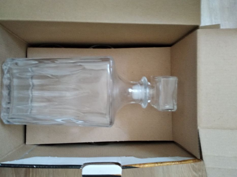 Уникален  подарък за Коледа-италиянски комплект-гарафа и 6 чаши