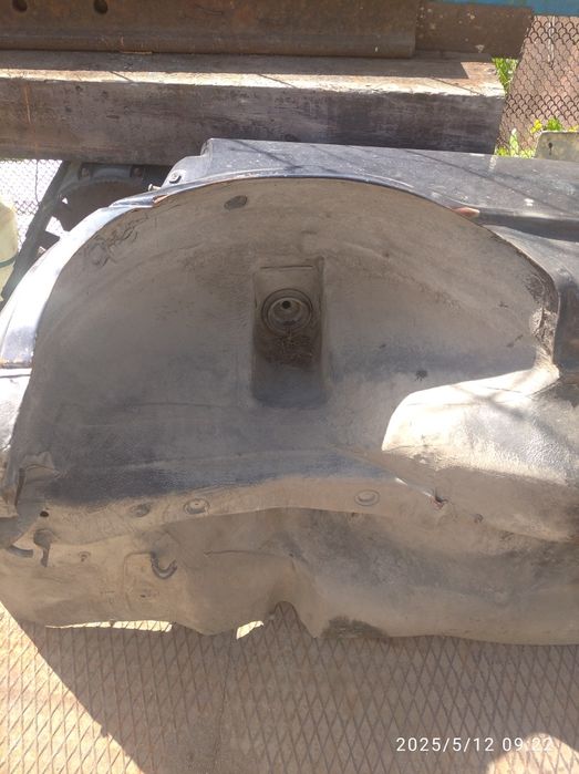 Продам крыло левое заднее Ауди 80Б3