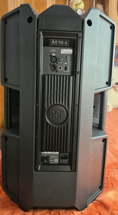 Boxe model rcf 745, 915 active