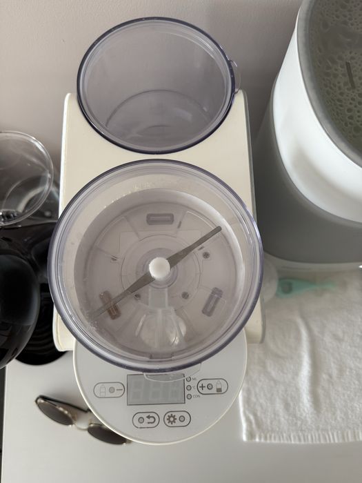 Agu машина за бебешко мляко