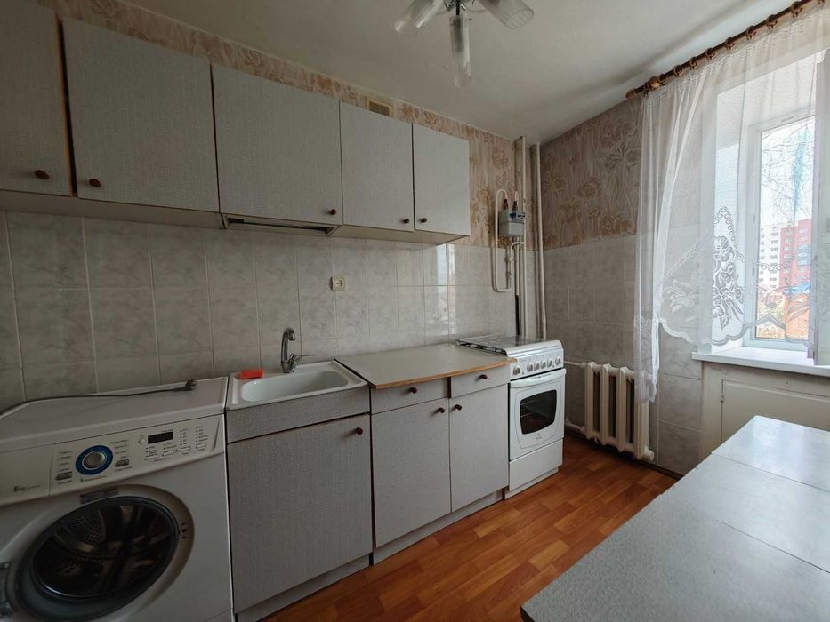 Продам 3 комн. кв. район университета