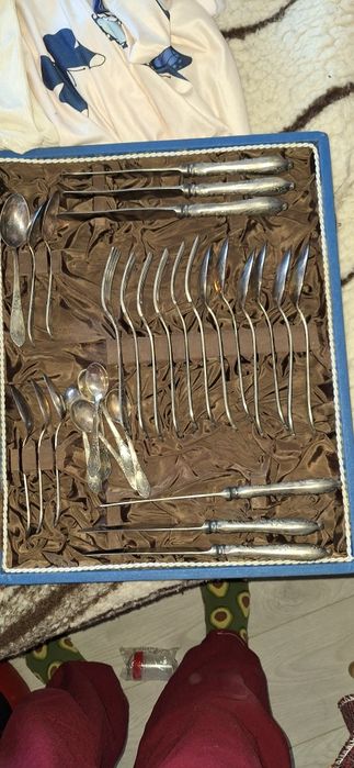 Vând tacamuri argint