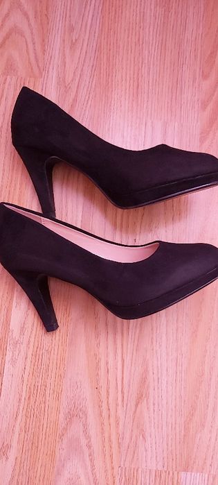 Обувки на ток 36 номер.20 лв.