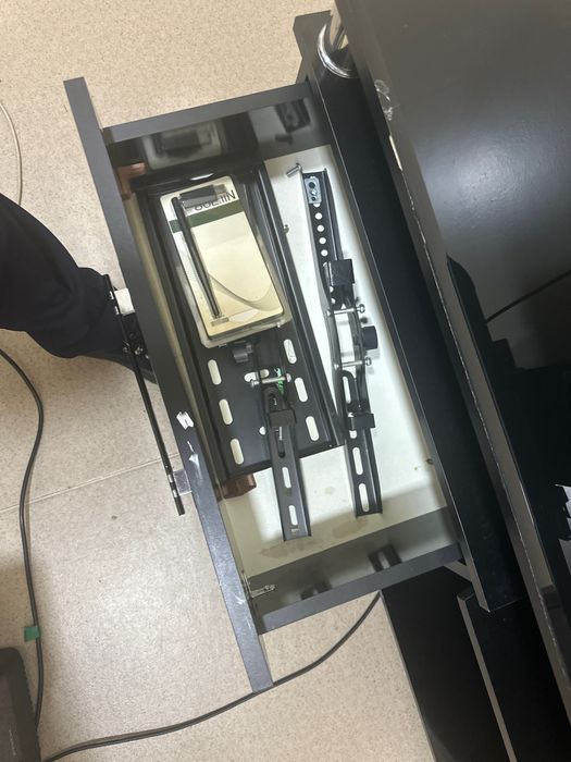 Televizor 32 talik, smart emas, padstavkasi bilan