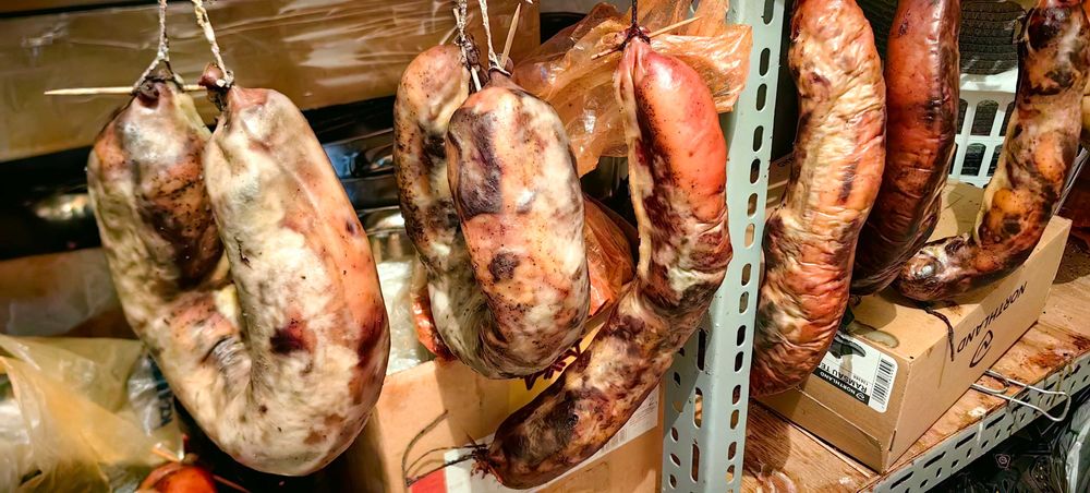 Казы копчёные, варёные и сырой