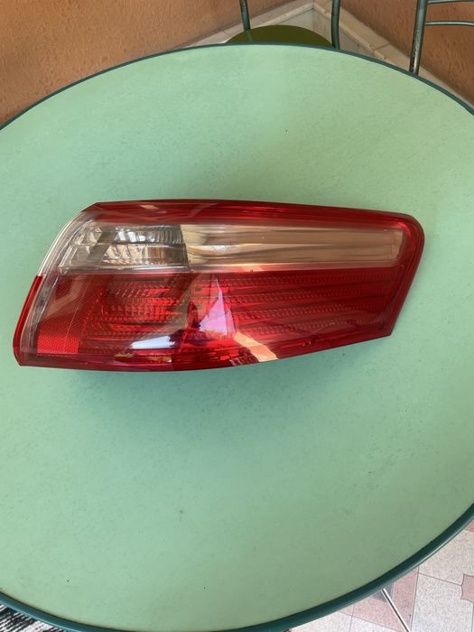 Toyota camry fara sotiladi