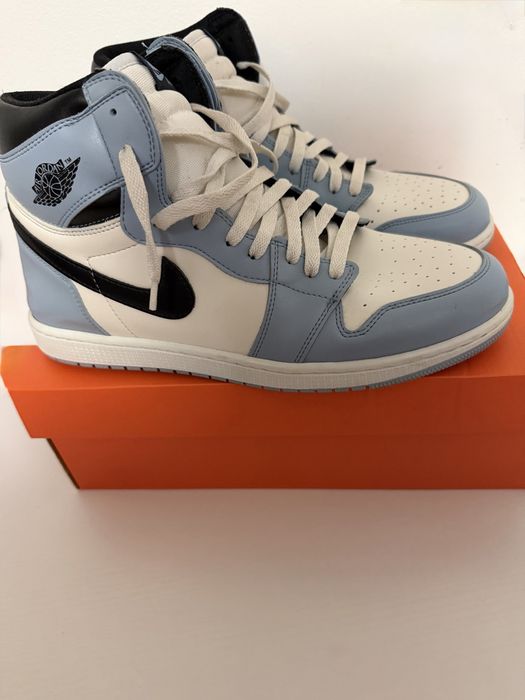 Air Jordan 1 Retro High OG "University Blue"